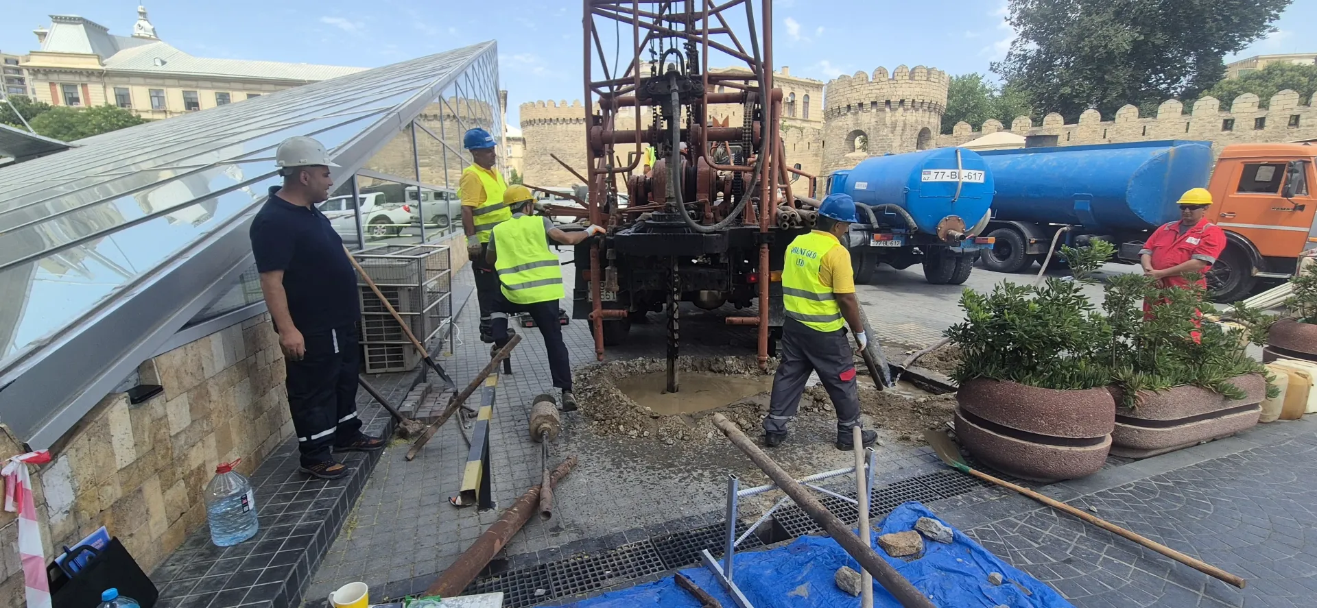 İçərişəhər metrosu sonrası dönmə kamerası və yeraltı dayanacaq